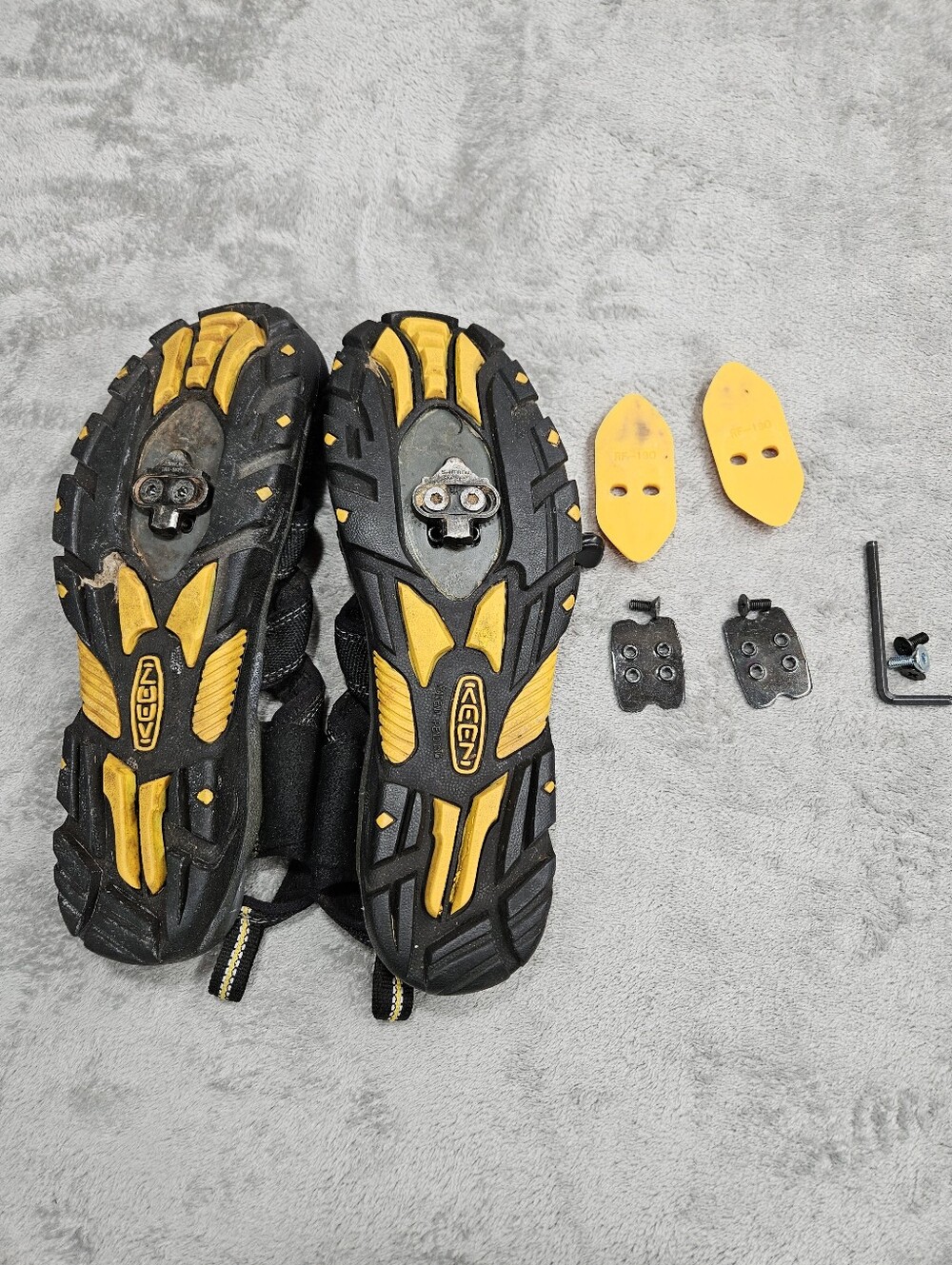 Keen Commuter II men's Sz 8.5 cycling sandals durable black and yellow Rubber